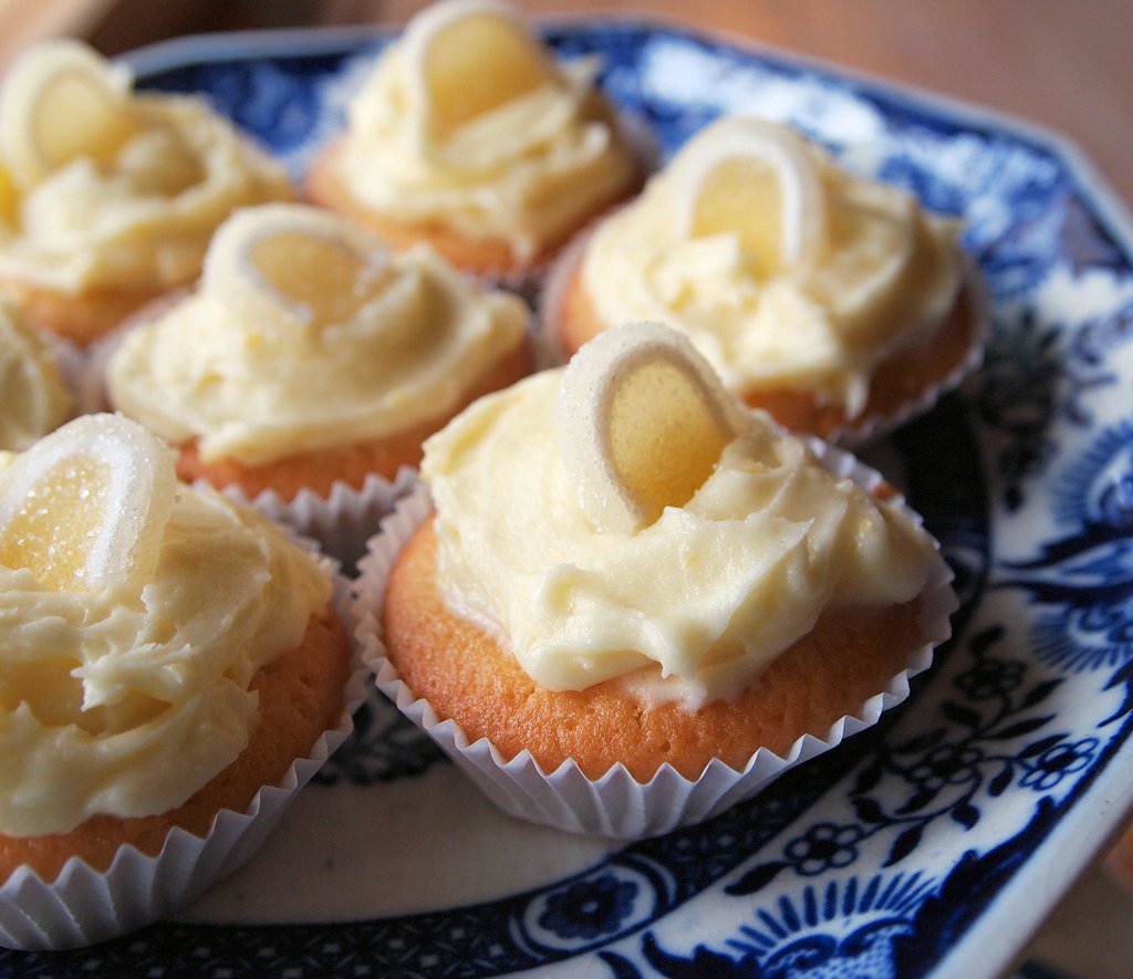 Lemon cakes